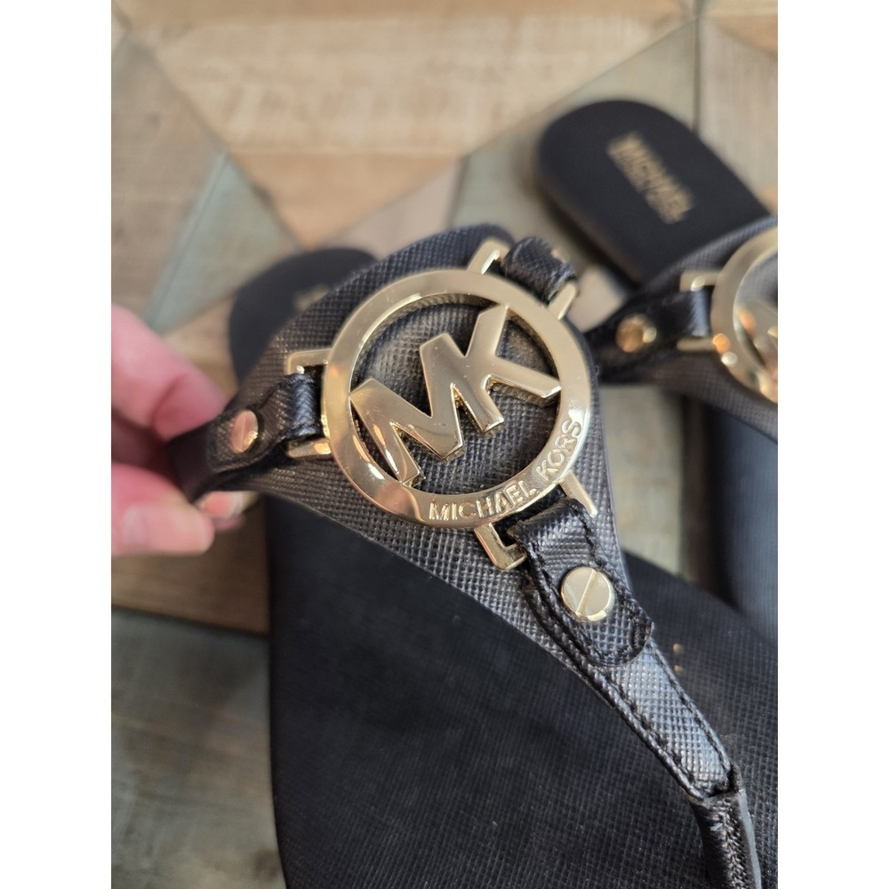 Michael Kors Women's Aubrey Charm Black‎ PVC Thong Sandal Black 6.5M - Picture 2 of 7